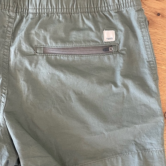 Vuori Green Ripstop Shorts Elastic Waistband - Picture 5 of 8